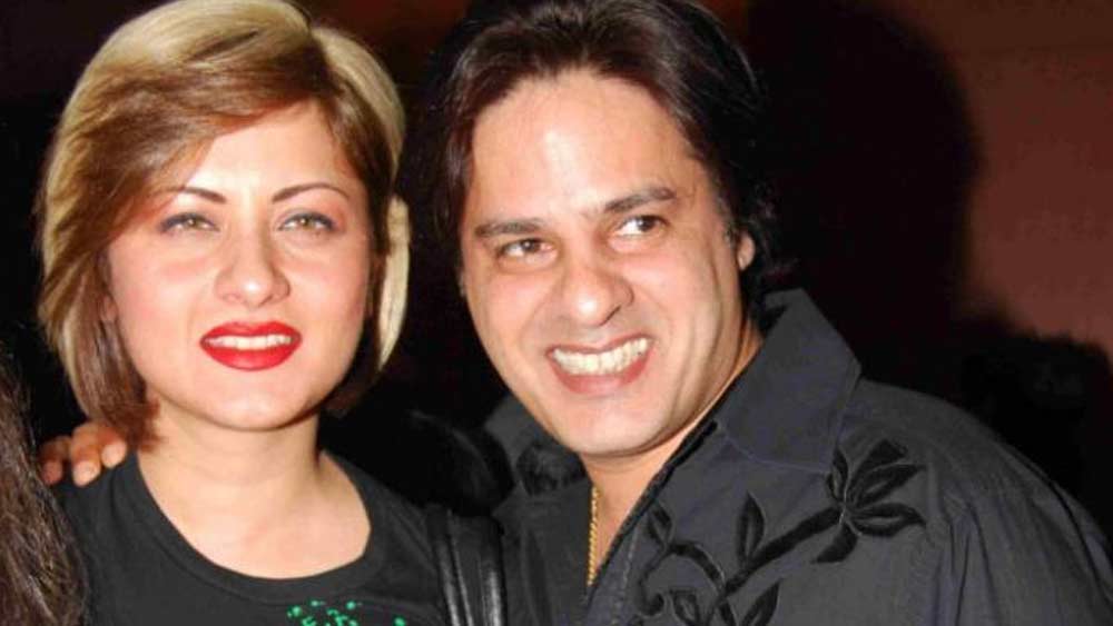 কিন্তু যে পরিবারের জন্য এত আত্মত্যাগ রাহুলের, সেটাও ভেঙে গেল ২০১৪-এ। ১৪ বছরের দাম্পত্য শেষ করে বিচ্ছেদ হয়ে যায় রাহুল-রাজলক্ষ্মীর।