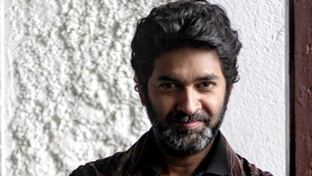 অতিমারির প্রভাব থেকে রেহাই পাননি ছোট পর্দার তারকারাও। নব্বইয়ের দশকের জনপ্রিয় শো ‘হিপ হিপ হুররে’-এর অভিনেতা পুরব এখন লন্ডনবাসী। এপ্রিল মাসে সোশ্যাল মিডিয়ায় পোস্ট করেন ‘রক অন টু’ ছবির এই অভিনেতা।