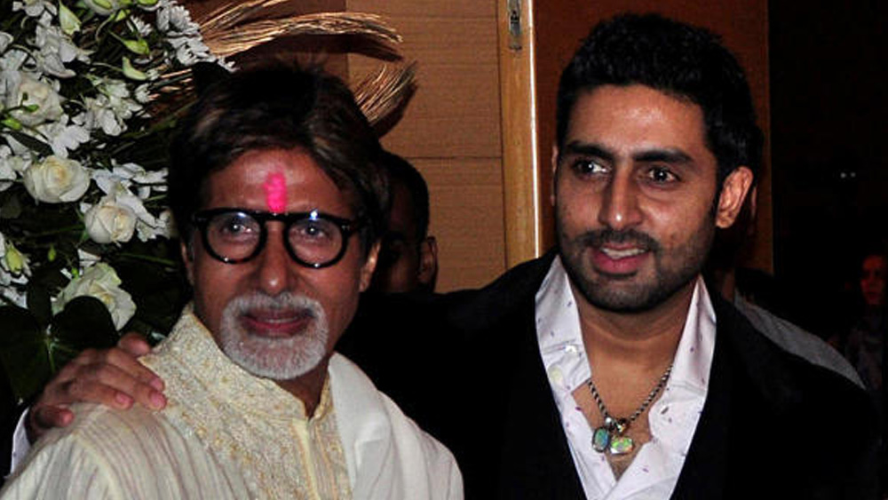 শনিবার সন্ধ্যায় মুম্বইয়ের নানাবতী হাসপাতালে ভর্তি করা হয় অমিতাভকে। রাত বাড়তে নিজেই টুইট করে করোনা পজিটিভ হওয়ার খবর জানান, অমিতাভ। কিছু ক্ষণ পর অভিষেক জানান, তিনিও কোভিড পজিটিভ। আপাতত তাঁদের দু’জনের চিকিৎসা চলছে নানাবতীতে।