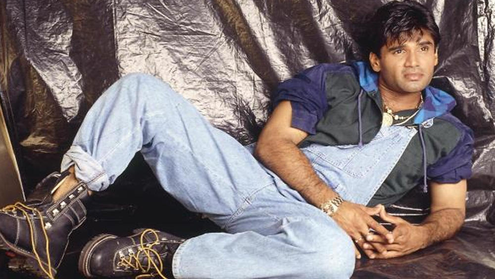 ক্রিকেট খেলারও শখ ছিল সুনীলের। কিন্তু রাজ্য স্তর অবধি পৌঁছতে পারেননি। ফলে ক্রিকেট নিয়ে আর বেশি দূর এগিয়ে যাওয়া সম্ভব হয়নি তাঁর। তাঁর কিছু পরিচিত ছিলেন বলিউডে। তাঁরাই সুনীলকে উৎসাহ দিতেন অভিনেতা হওয়ার জন্য।