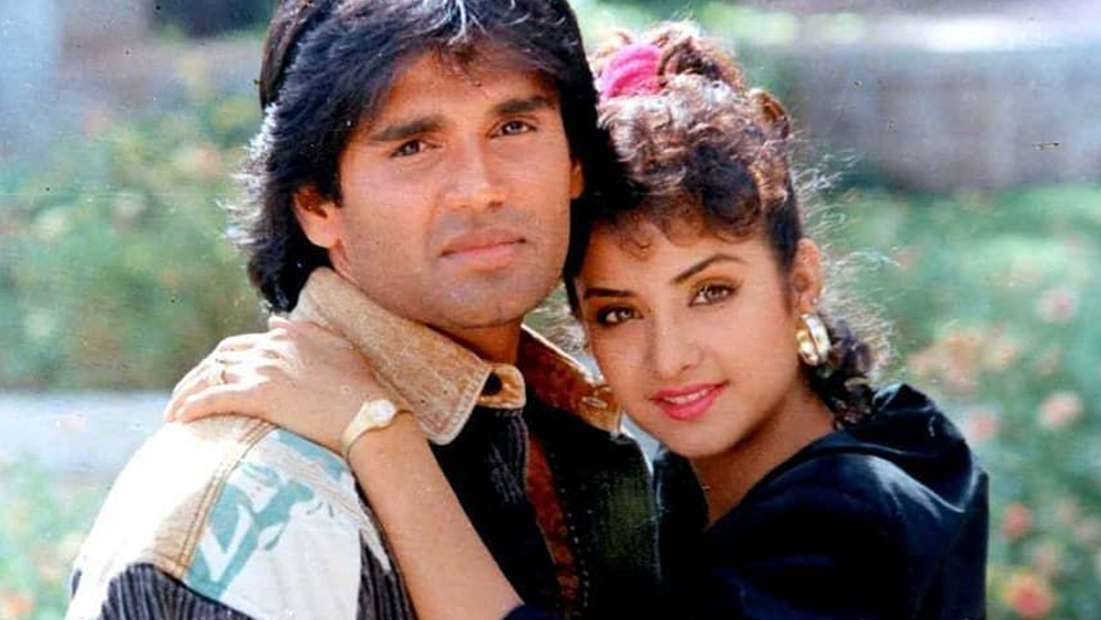 বন্ধুদের উদ্যোগেই স্টুডিয়োয় গিয়ে ফোটো শুট করান সুনীল শেট্টী। স্টুডিয়োয় রাখা তাঁর ছবি দেখে পছন্দ হয় পরিচালক দীপক আনন্দের। তিনি তাঁকে নিজের ‘বলবান’ ছবিতে অভিনয়ের সুযোগ দেন।