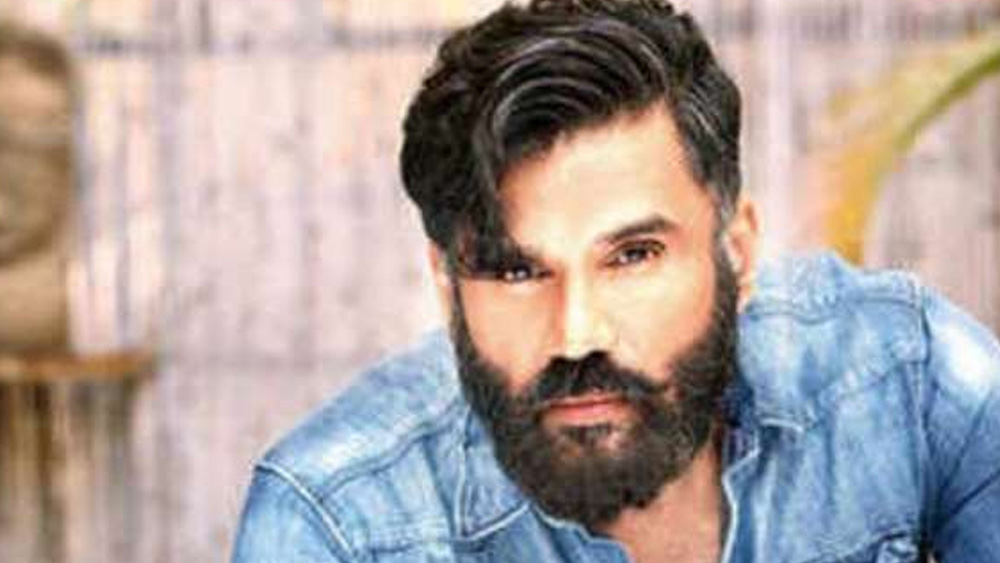 এর পর ‘মোহরা’, ‘হুতুতু’, ‘হেরাফেরি’, ‘ধড়কন’-এর মতো ছবিতে অভিনয় করেন সুনীল। ধীরে ধীরে অ্যাকশন হিরো থেকে তাঁর ভাবমূর্তি পরিবর্তিত হতে থাকে।