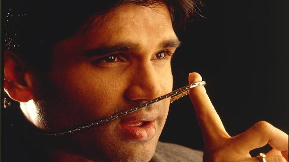 কমেডি, রোমান্টিক নায়ক হিসেবেও নিজেকে তুলে ধরেন সুনীল। এ বার ছবি নির্বাচনের ক্ষেত্রেও সচেতন হন তিনি। বড় বাজেটের ছবিতে ছোট ভূমিকায় অভিনয় করতে লাগলেন তিনি।