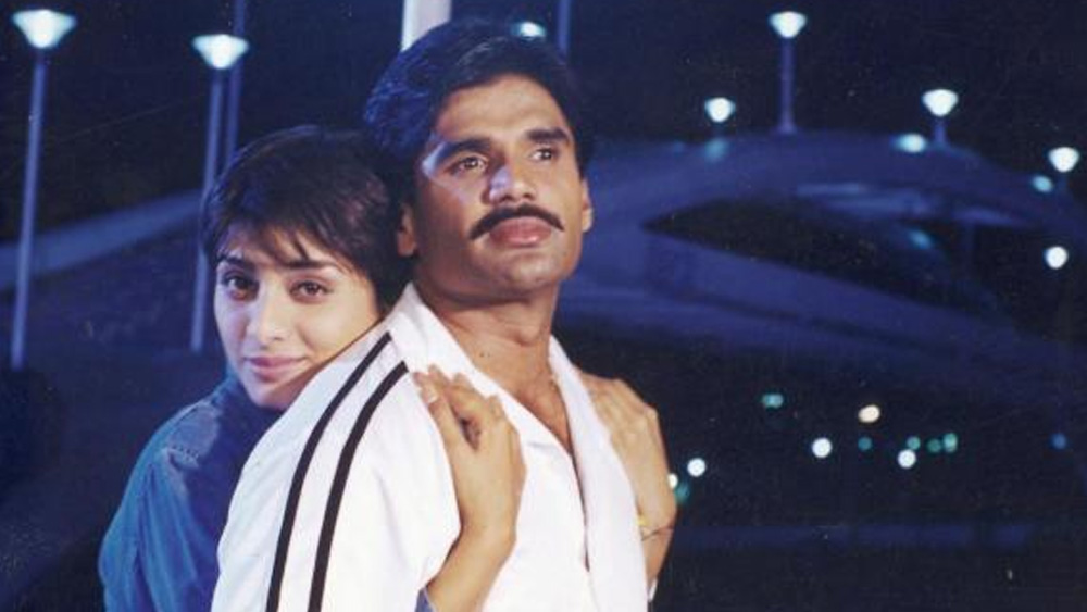 যে নায়কদের খারিজ করা ছবিতে অভিনয় করতেন সুনীল শেট্টী, সেই নায়কদের ছবি প্রযোজনা করতে লাগলেন তিনি। ‘আসবাবপত্র’ থেকে তিনি ইন্ডাস্ট্রির ‘অন্না’ হয়ে ওঠেন।