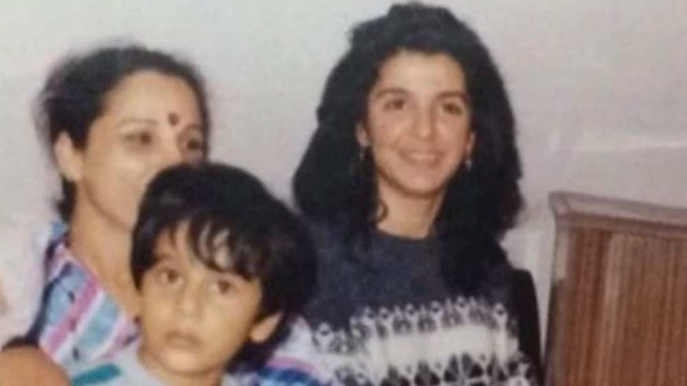 শেষে অনটন থেকে চরমে ওঠে দাম্পত্য অশান্তি। মেয়ে ফারহা এবং ছেলে সাজিদকে নিয়ে স্বামীকে ছেলে চলে গেলেন মেনকা। তখন ফারহার বয়স মাত্র ১১ বছর। এর আট বছর পরে দেনার দায়ে সুরাগ্রস্ত ও ব্যর্থ প্রযোজক কামরান খান লিভারের অসুখে মারা যান।