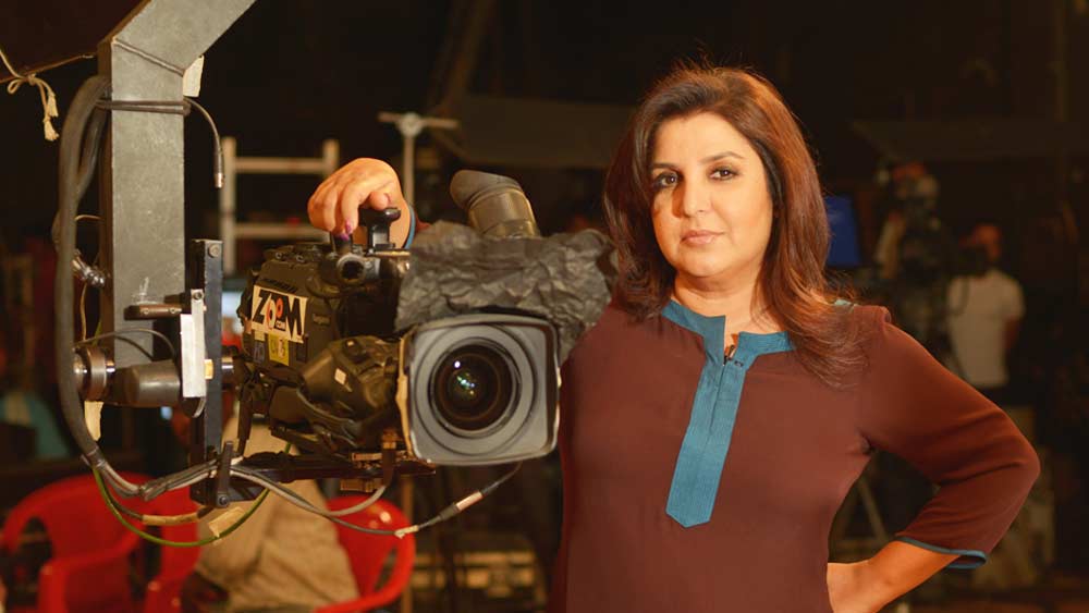 হিন্দি ছবিতে কোরিয়োগ্রাফির সুযোগ এসেছিল কিছুটা অপ্রত্যাশিত ভাবেই। মতান্তরের জেরে সরোজ খান বেরিয়ে যান ‘জো জিতা ওহি সিকন্দর’-এর ইউনিট ছেড়ে। সেই সুযোগ পৌঁছয় ফারহা খানের কাছে।