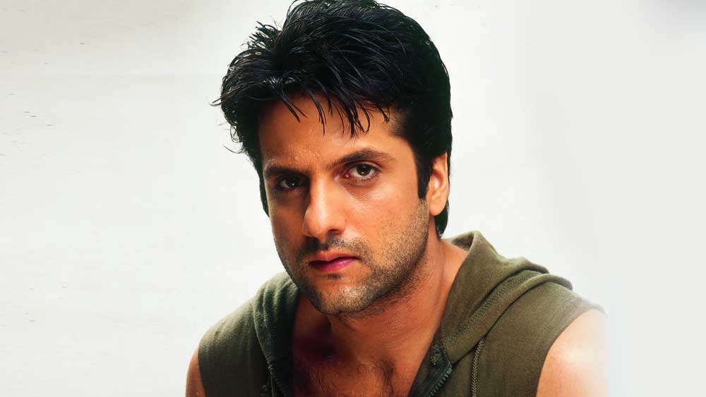 নামের পাশে ‘ফ্লপ তারকা’ পরিচয় বসে যেতে সময় লাগেনি। যে ফরদীনকে বলা হত বলিউডের সুদর্শনতম তারকা, তাঁকেই কিনা খারিজের তালিকায় ফেলে দিলেন পরিচালক প্রযোজকরা।