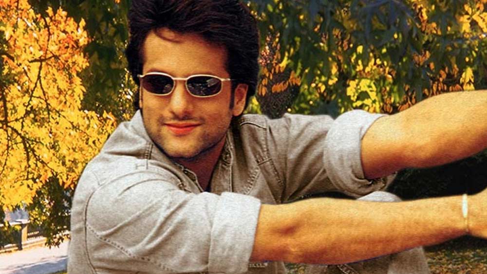 ছবির নায়ক থাকাকালীন বিদেশে প্রচুর অনুষ্ঠানে অংশ নিয়েছেন তিনি। ধীরে ধীরে কেরিয়ারে ব্যর্থতার সঙ্গে সঙ্গে তিনি হারিয়ে যান সেখান থেকেও।