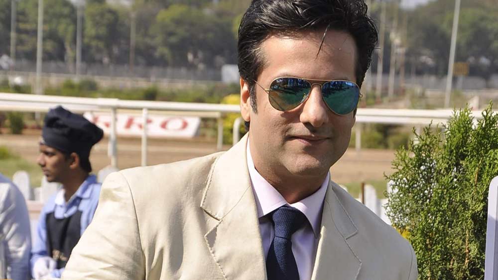 ২০০১ সালে এক বার মাদক কেনার চেষ্টার অপরাধে বিতর্ক তৈরি হয়েছিল তাঁকে ঘিরে। ১১ বছর ধরে এই মামলা চলেছিল। শোনা যায়, মাদকাসক্তির জন্য নিজের কেরিয়ারে তলিয়ে যান ফরদীন।