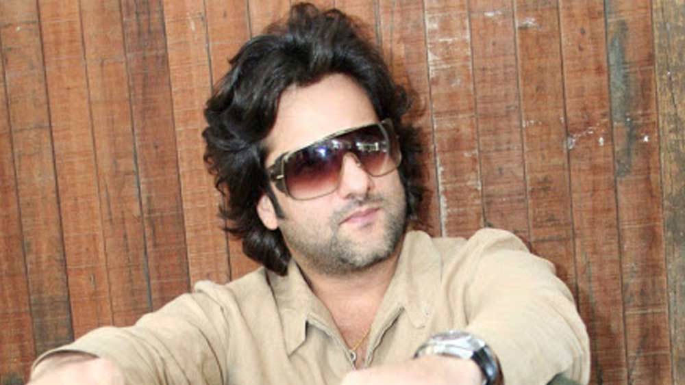 যদিও ফরদীনের নিজের বিন্দুমাত্র আক্ষেপ নেই তাঁর এই পথবদলে। বলিউডের নায়ক হওয়ার দৌড় থেকে পিছিয়ে পড়াকে জীবনের শেষ বলে মানতে চান না ফিরোজপুত্র ফরদীন।