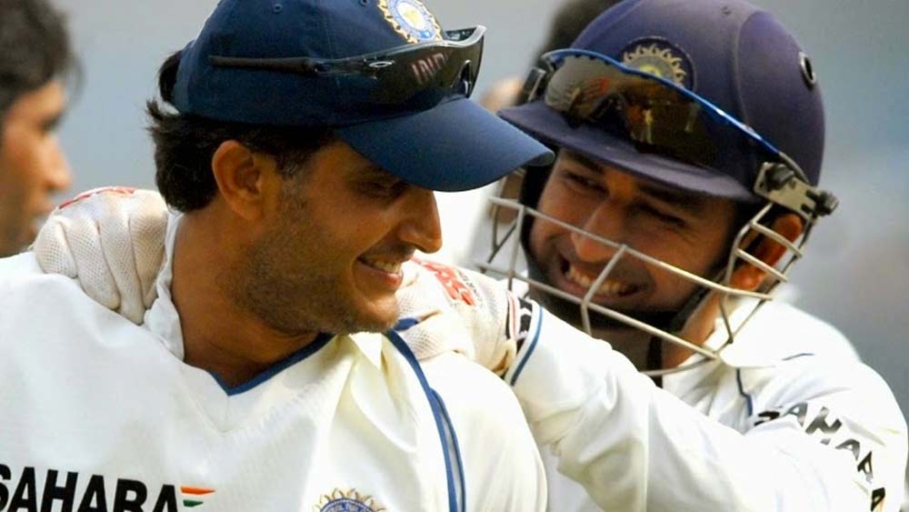 কেমন দল ছেড়ে গিয়েছিলেন দুই ক্যাপ্টেন? এ ক্ষেত্রে এগিয়ে আছেন সৌরভ। তিনি পেয়েছেন ৭.৮ পয়েন্ট। ধোনি পেয়েছেন ৭.৬ পয়েন্ট। গম্ভীর বলেছেন, ধোনি কিন্তু বিরাট কোহালির হাতে তেমন ম্যাচ-উইনার ছেড়ে যাননি। তুলনায় সৌরভ রেখে গিয়েছিলেন যুবরাজ, হরভজন, জাহির, সহবাগকে।