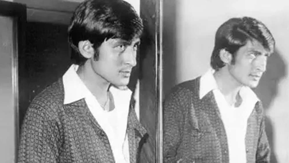 রাজস্থানের শ্রী গঙ্গানগরে রবীন্দ্রর জন্ম ১৯৫২-র ১১ এপ্রিল। এই শহর থেকেই তিনি স্নাতক হন। লখনউয়ে জাতীয় স্তরের নাটক প্রতিযোগিতায় অভিনয় করেছিলেন তিনি। সেখানেই তাঁকে চোখে পড়ে ভারতীয় গোয়েন্দা সংস্থা রিসার্চ অ্যান্ড অ্যানালাইসিস উইং বা ‘র’-এর আধিকারিকদের।