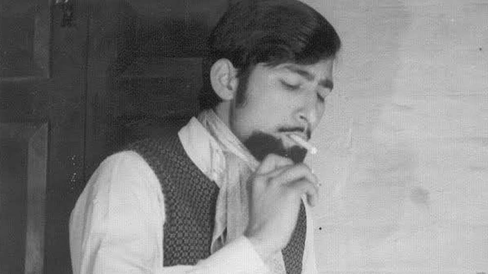 সংবাদমাধ্যমে প্রকাশ, ১৯৭৯ থেকে ১৯৮৩ অবধি রবীন্দ্র কৌশিক বহু গুরুত্বপূর্ণ তথ্য ভারতে পাঠিয়েছিলেন। তাঁর পাঠানো তথ্য দেশের প্রতিরক্ষার ক্ষেত্রে খুবই গুরুত্বপূর্ণ ছিল।  (ধূমপান স্বাস্থ্যের পক্ষে ক্ষতিকারক)