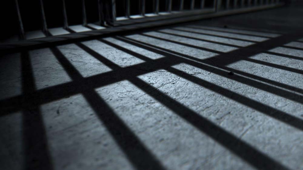 এর পর ১৬ বছর ধরে শিয়ালকোট, কোট লখপত, মিয়ানওয়ালি-সহ পাকিস্তানের বিভিন্ন শহরের কারাগারে ছিলেন বন্দি রবীন্দ্র। তাঁর পরিবারের দাবি, কারাবন্দি অবস্থাতেও গোপনে চিঠি পাঠিয়েছিলেন তিনি। সেখানে লেখা ছিল, কী অকথ্য যন্ত্রণার মধ্যে দিয়ে তাঁকে যেতে হচ্ছে।