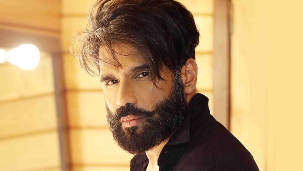 বিয়ের পরের বছর, ১৯৯২ থেকে বলিউডে কেরিয়ার শুরু করেন সুনীল শেট্টি। এরপর নানা ওঠাপড়ার মধ্যে দিয়ে এগিয়েছে তাঁর যাত্রাপথ। সব সময় লড়াইয়ে পাশে থেকেছেন তাঁর স্ত্রী, মানা।