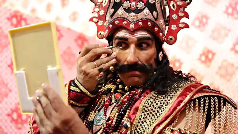 নিজের সাফল্যের অন্যতম নেপথ্য কারিগর বলে মনে করেন নিজের শারীরিক গঠনকে। এখনও নিয়মিত শরীরচর্চা করেন তিনি। যদিও তাঁর আক্ষেপ বলিউডের ছবিতে তথাকথিত খলনায়কের ভূমিকা ধীরে ধীরে কমে আসছে।