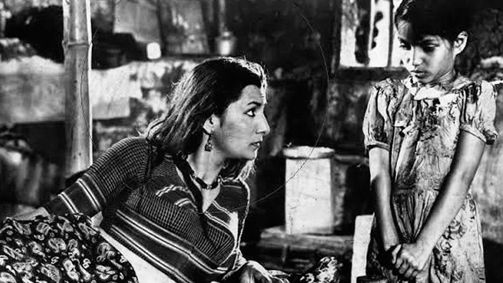 রাজ কপূরের কাছে গিয়ে অভিনয়ের সুযোগ চেয়েছিলেন। চাঁদের সপ্রতিভতায় খুশি হয়েছিলেন পরিচালক রাজ কপূর। ‘বুট পলিশ’-এ এক মুখরা তরুণীর ভূমিকায় চাঁদের অভিনয় নজর কেড়েছিল দর্শকদের।