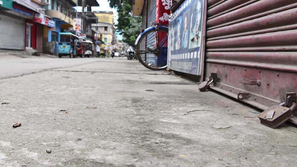 lockdown: Barasat and Madhyamgram were under surveillance, but the rules were broken 