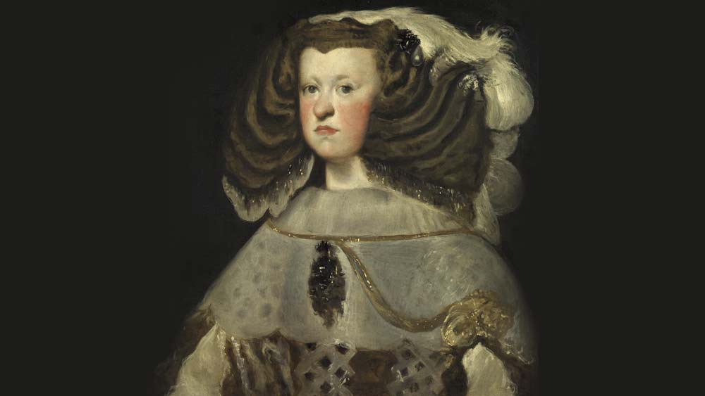 এই দ্বীপপুঞ্জ থেকে ২০০ কিমি পূর্বে বিস্তৃত বিশ্বের গভীরতম মহাসাগরীয় খাত। ২৫৫০ কিমি লম্বা এবং ৬৯ কিমি চওড়া এই সামুদ্রিক খাতের নাম দেওয়া হয়েছে নিকটবর্তী দ্বীপপুঞ্জের নামেই। ফলে গভীরতম খাত ‘মারিয়ানা ট্রেঞ্চ’-এর পরিচয়ের সঙ্গে জড়িয়ে গিয়েছে স্পেনের রানির নাম।