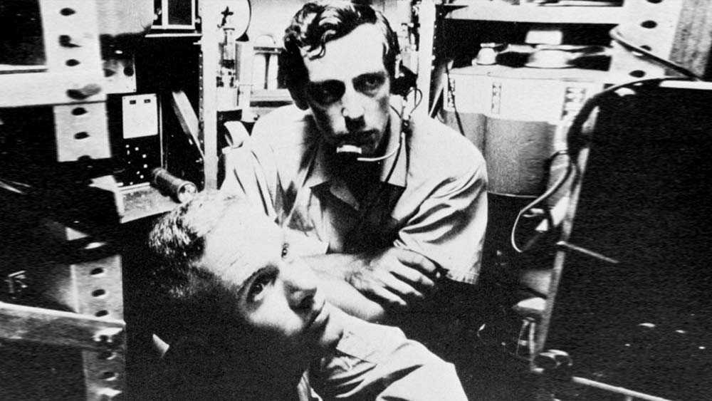 পাঁচ ঘণ্টা ধরে অবতরণের পরে গন্তব্যে পৌছতে পেরেছিলেন পিকার্ড এবং ওয়ালশ। কিন্তু চ্যালেঞ্জার ডিপ-এর গভীর বিন্দুতে থাকতে পেরেছিলেন মাত্র কুড়ি মিনিট। তাঁরা ১০, ৯১৬ মিটার অবধি নামতে পেরেছিলেন।