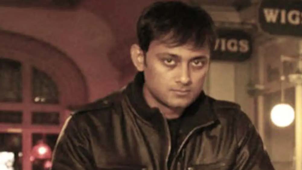 রহস্যমৃত্যুর মাত্র পাঁচ মাস আগে বিয়ে হয়েছিল গৌরবের। পুলিশের দাবি, ভূত সংক্রান্ত কাজ নিয়ে গৌরবের মতান্তর চলছিল তাঁর স্ত্রীর সঙ্গে। এমনকি, তাঁর বাবা মা-ও ছেলের এই আপাত আজব শখ নিয়ে খুশি ছিলেন না।