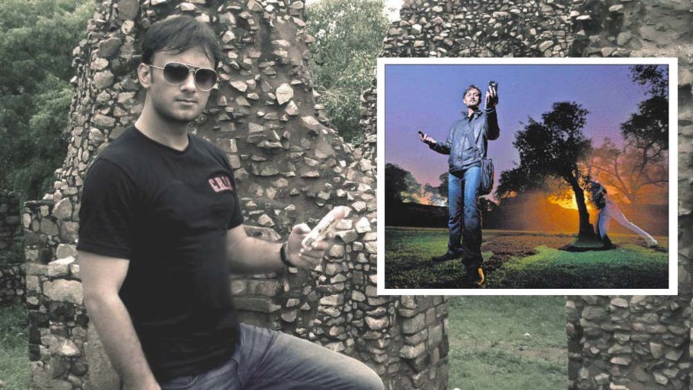 তা হলে বাথরুমে স্নান করতে গিয়ে কী এমন হল, যাতে গৌরবকে আত্মঘাতী হতে হল? এই রহস্য রয়ে গিয়েছে কুয়াশায় ঢাকা রহস্য হয়েই।