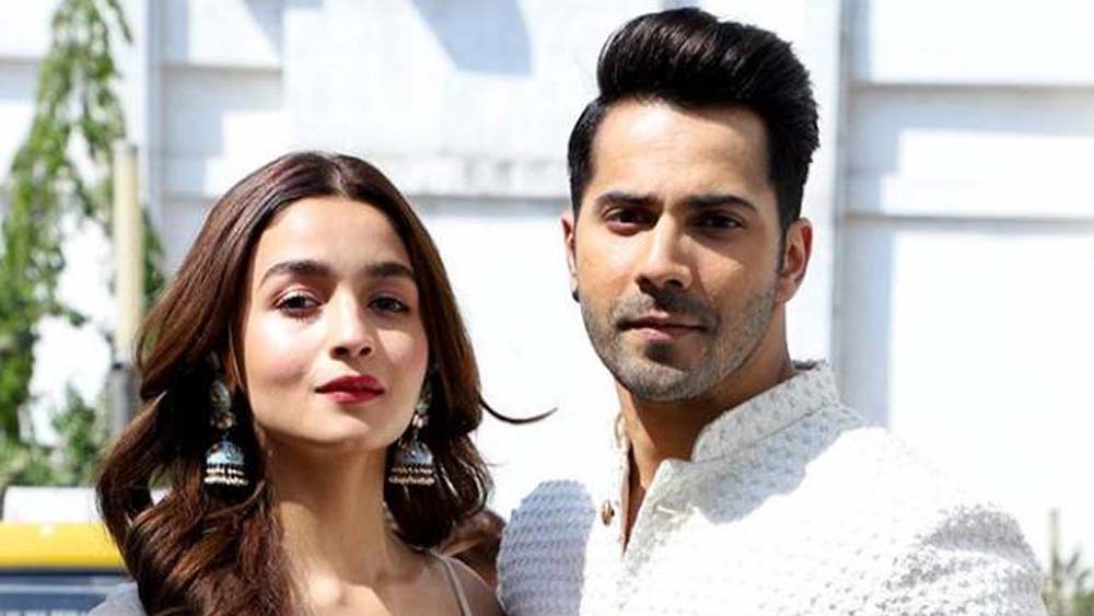 আলিয়া ভট্ট, বরুণ ধবনদের মতো স্টারকিডরা যে প্রথম থেকেই কতটা এগিয়ে থাকেন, সেটাই ক্রমশ স্পষ্ট হচ্ছে দর্শকদের কাছে। ফলে তাঁদের প্রতিভার পাশাপাশি সহজ সাফল্যের অন্য রসায়নের সমীকরণও জটিল থেকে ক্রমশ সহজ হয়ে উঠছে।