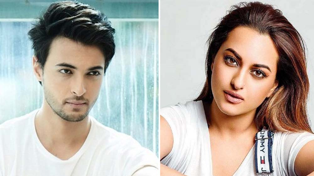 দর্শকদের বিরাগভাজন হয়ে এখন স্টারকিডরা একের পর এক সোশ্যাল মিডিয়া ছেড়ে যাচ্ছেন। সোনাক্ষী সিংহ টুইটার ছেড়ে দিয়েছেন। আয়ুষ শর্মা তো অনেক আগেই এই পথে হেঁটেছেন। অনেকে ইনস্টাগ্রামের কমেন্ট সেকশন ব্লক করে রাখছেন।