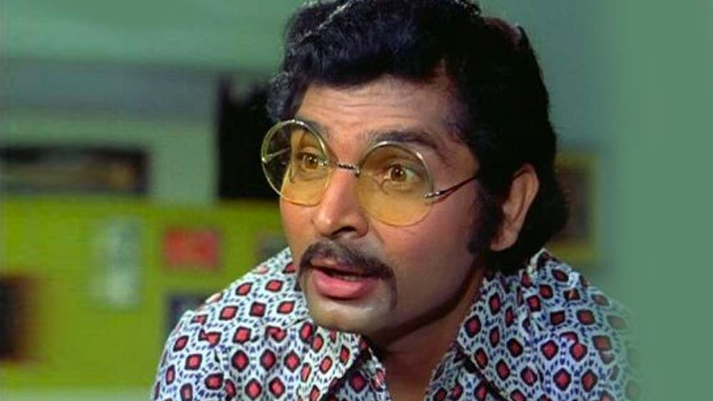 তাঁর জন্মগত নাম গোবর্ধন। কিন্তু পরবর্তী সময়ে তিনি এই নাম ব্যবহার করেননি। বরং ভারতীয় সিনেমা তাঁকে চিনেছে তাঁর পদবিতেই। সেখানে তিনি কমেডিয়ান আসরানি।