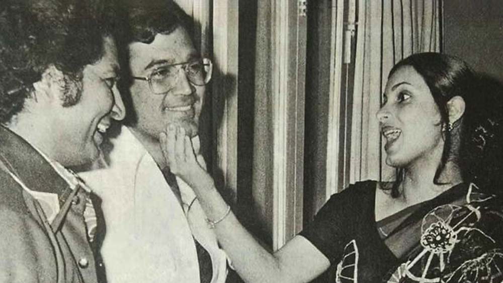 ‘বাবর্চী’ ছবির সেটে রাজেশ খন্নার সঙ্গে প্রথম আলাপ আসরানির। সেই আলাপ পরিণত হয় গভীর বন্ধুত্বে। ১৯৭২ থেকে ১৯৯১ অবধি, রাজেশ খন্নার সঙ্গে মোট ২৫টি ছবিতে অভিনয় করেছিলেন। তাঁদের জুটিতে শেষ ছবি ‘ঘর পরিবার’ মুক্তি পেয়েছিল ১৯৯১ সালে।