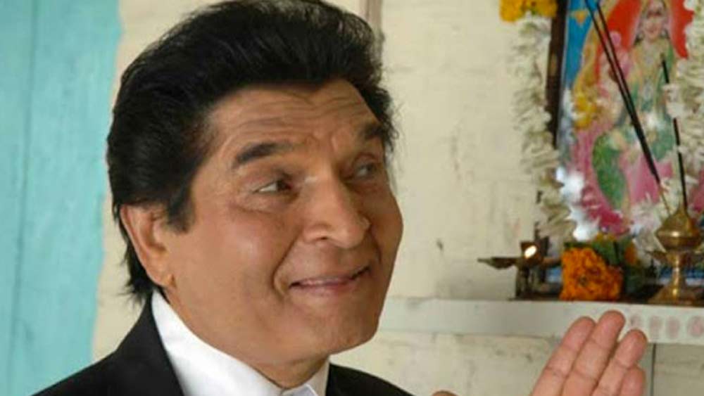 ‘আজ কি তাজা খবর’, ‘নমক হারাম’ ছবিতে অভিনয় সূত্রে অভিনেত্রী মঞ্জু বনশলের সঙ্গে আলাপ হয় আসরানির। আলাপ থেকে প্রেম এবং প্রেম থেকে পরিণয়, ১৯৭৩ সালে।