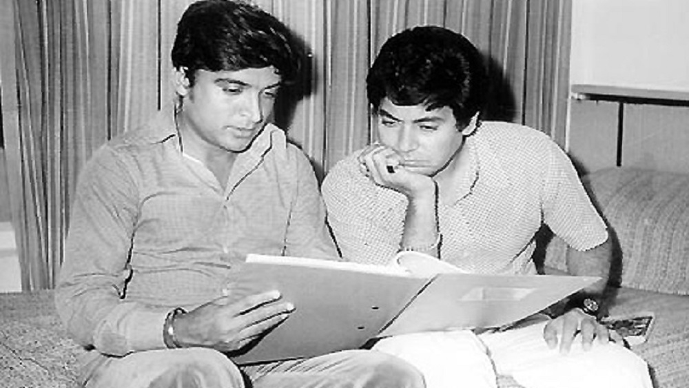 রাজেশ খন্নার জন্যই ১৯৭১ সালে চিত্রনাট্যকার হিসেবে বলিউডে প্রথম সুযোগ পান সেলিম-জাভেদ জুটি। সেলিম-জাভেদের লেখা চিত্রনাট্য নিয়ে তৈরি ‘হাতি মেরে সাথী’ ছবিটি বিপুল জনপ্রিয়তা পায়। ১৯৬৯ থেকে ১৯৭১ সাল পর্যন্ত একা নায়ক হিসেবে পর পর ১৫টি হিট ছবি উপহার দেন রাজেশ খন্না। তাঁর সেই রেকর্ড আজও কেউ ভাঙতে পারেননি।