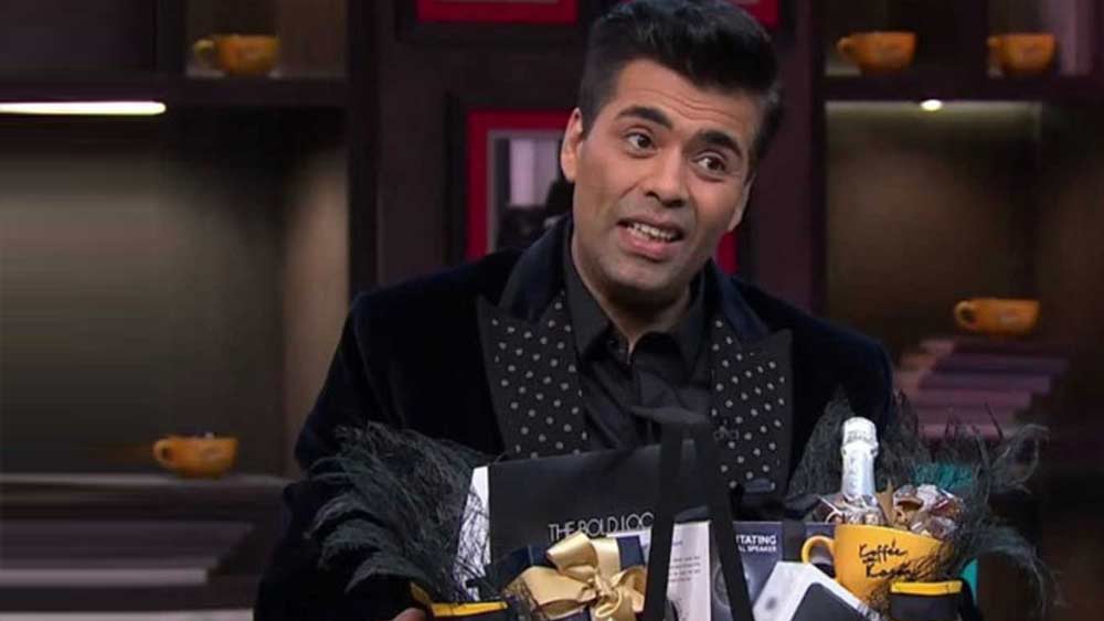 এখানেই চটেছেন কঙ্গনা এবং তাঁর অনুরাগীরা। স্বরাকে মোক্ষম জবাব দিতে ছাড়েননি পর্দার কুইন। পাল্টা টুইট করা হয়েছে স্বরার উদ্দেশে। সেখানে বলা হয়েছে, বার বার আমন্ত্রণ জানানো হয়েছিল বলেই কঙ্গনা ওই শো-এ গিয়েছিলেন।