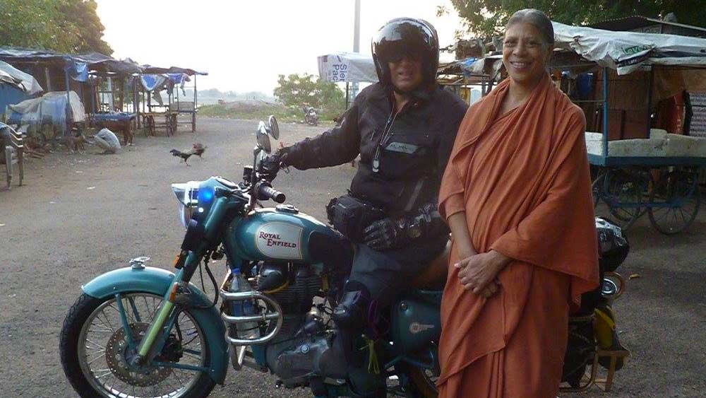 এর পর ‘সত্যম শিবম সুন্দরম’, ‘গেরেফতার’, ‘সাজন’, ‘আরজু’-সহ বেশ কিছু ছবিতে তিনি ছিলেন সহকারী পরিচালক।