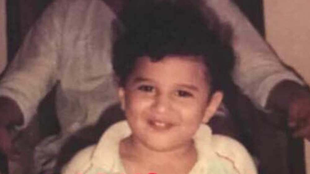 আদিত্য যখন মাত্র ন’বছরের, মারা যান তাঁর মা, অভিনেত্রী গীতা বালি। চার বছর পরে দ্বিতীয় বিয়ে করেন শাম্মি কপূর।