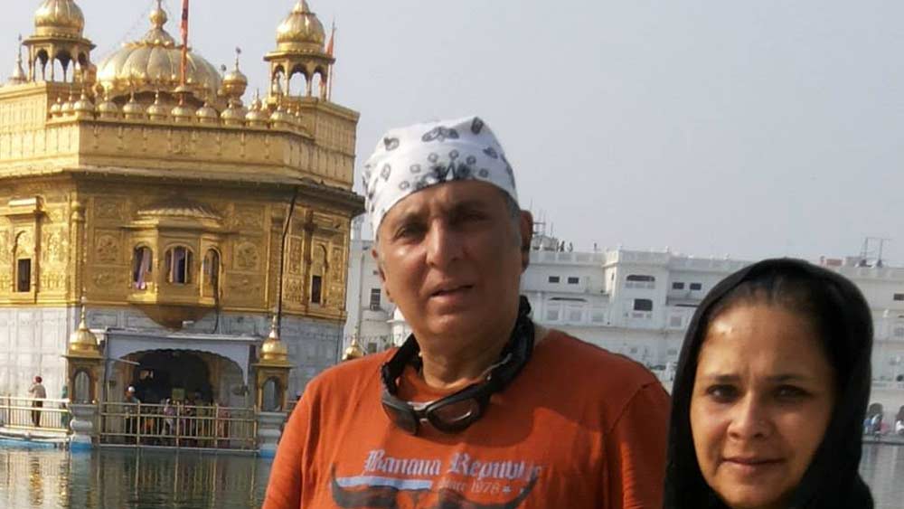 পারিবারিক গরিমা এক পাশে সরিয়ে কঠোর পরিশ্রম করলেন। এক সময় কিছু সঞ্চয় হল।