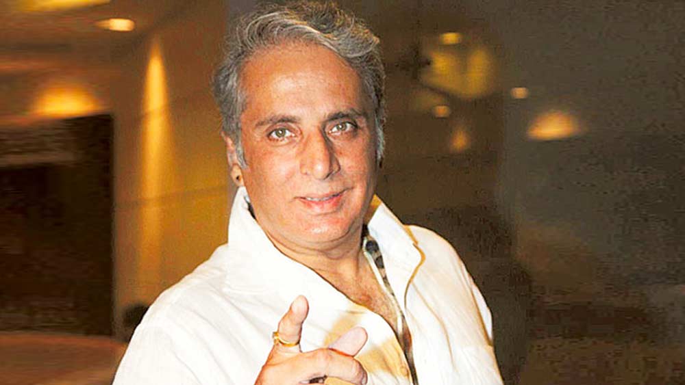 বলিউডে দ্বিতীয় ইনিংসে তাঁকে দেখা গেল ক্যামেরার সামনেও। ‘চেজ’, ‘দিওয়ানগি নে হদ কর দি’, ‘ইসি লাইফ মেঁ’, ‘সে ইয়েস টু লভ’, ‘ইয়ামলা পাগলা দিওয়ানা’-র মতো ছবিতে তিনি অভিনয়ও করেছেন।