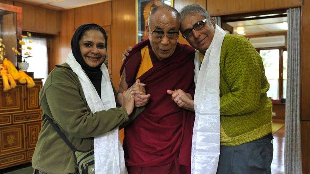 বছর ছয়েক আগে বাইক নিয়ে ভারত-সফরে বের হয়েছিলেন আদিত্য। মুম্বই থেকে যাত্রা শুরু করে দেশের বিভিন্ন শহরে তো পাড়ি দিয়েইছিলেন, বাইক চালিয়ে ঘুরে এসেছেন নেপাল, ভুটানের মতো পড়শি দেশেও।