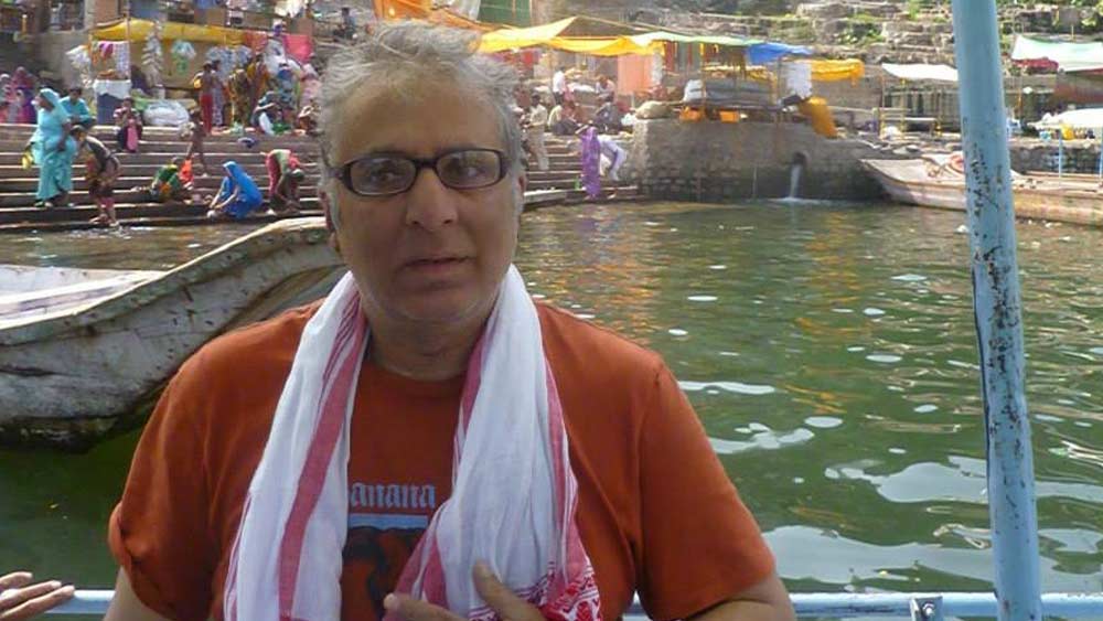 ছবি নিয়ে কোনও কথা হত না। কারণ তাঁদের দু’জনের জগৎ ছিল সম্পূর্ণ আলাদা। জানিয়েছেন আদিত্য। তবে বাবার স্নেহ থেকে তিনি কোনও দিন বঞ্চিত হননি।