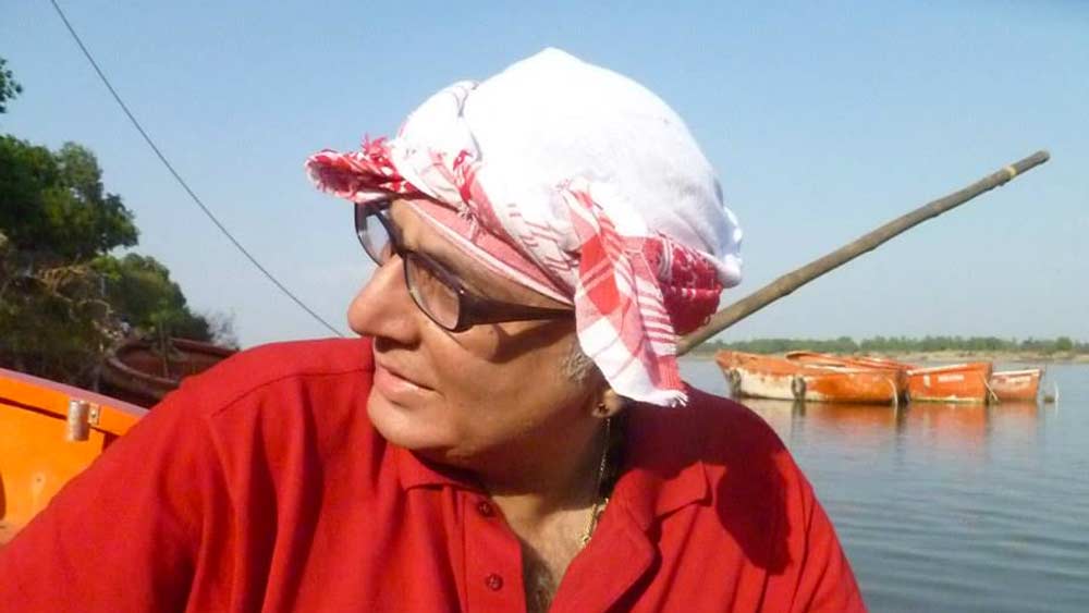 দূরত্বের জন্যই ইন্ডাস্ট্রিতে সে ভাবে পরিচিত নন আদিত্য। আশুতোষ গোয়ারিকর তাঁর ঘনিষ্ঠ বন্ধু। গোয়ারিকরের পরিচালনায় টেলিভিশন সিরিজ ‘এভারেস্ট’-এও অভিনয় করেছেন তিনি।