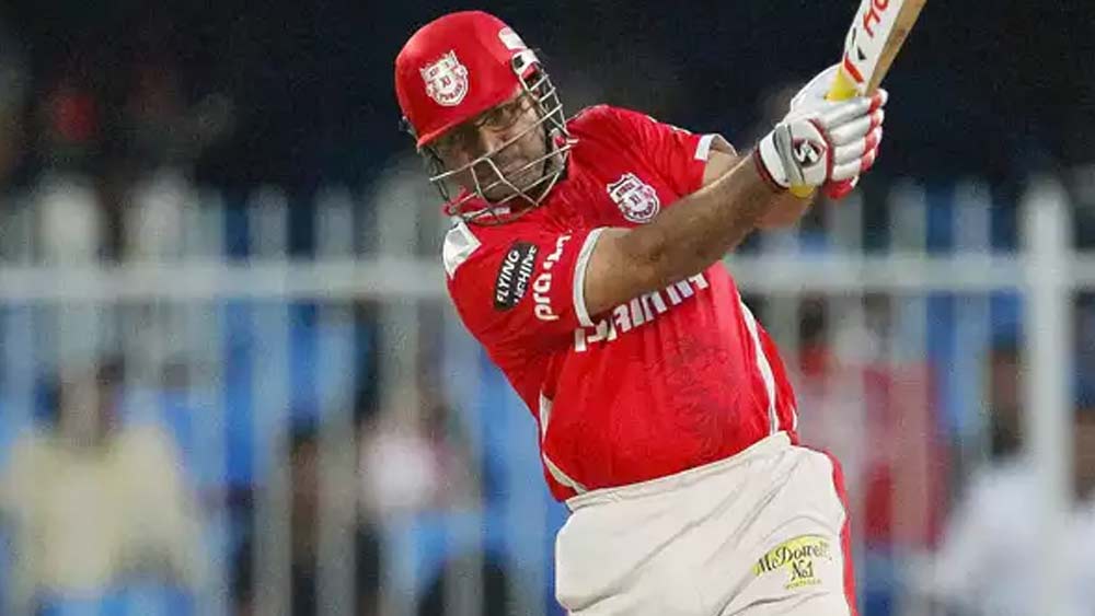 ওপেনার হিসেবে রয়েছেন বীরেন্দ্র সহবাগ। দিল্লি ডেয়ারডেভিলসের হয়ে দীর্ঘ দিন আইপিএলে ওপেনিং করেছেন বীরু। পরে কিংস ইলেভেন পঞ্জাবের হয়েও ওপেন করেছেন। সহবাগ এমনিতেই বিস্ফোরক ওপেনার। মারমার কাটকাট ভঙ্গিতে এই ফরম্যাটে তিনি আরও বেশি কার্য়করী।