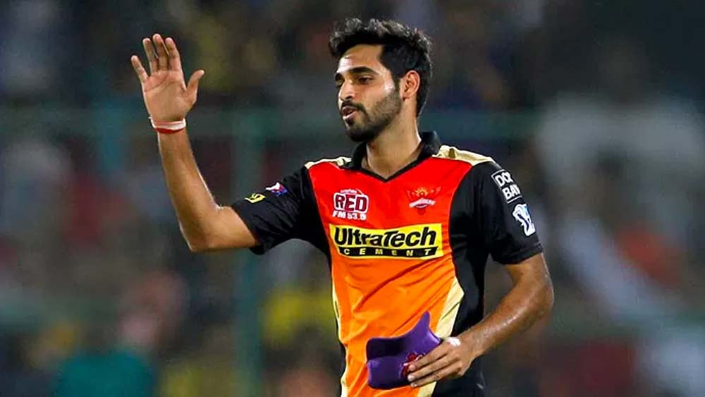 ভুবনেশ্বর কুমার আছেন পেস বোলিংয়ের দায়িত্বে। সুইংয়ের পাশাপাশি গতির হেরফেরে তিনি বিপজ্জনক। হাতে রয়েছে নাকল বল। ডেথ ওভারে ভুবিকে মারা খুব কঠিন। আর ব্যাট হাতেও তিনি কঠিন পরিস্থিতিতে দলকে নির্ভরতা দিতে পারেন।