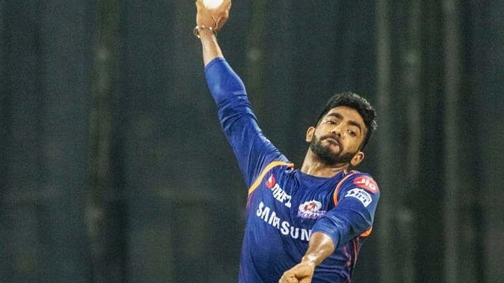 দলের তৃতীয় পেসার হলেন জশপ্রীত বুমরা। তবে, কার্যত, তিনিই দলের এক নম্বর বোলার। শুরুতে ও শেষে, দুই ভাবে ব্যবহার করা যায় তাঁকে। বুমরার ইয়র্কার ব্যাটসম্যানদের কাছে হয়ে উঠেছে আতঙ্ক। ডেথ ওভারে তাঁকে মারা প্রায় অসম্ভব।