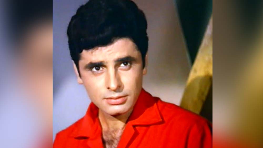 অভিনেতা সঞ্জয়কে প্রথম দেখা যায় ১৯৬৪ সালে, চেতন আনন্দের ‘হকীকত’ ছবিতে। এর পর ব্লকবাস্টর ছবি ‘দোস্তি’-তে তিনি অভিনয় করেছিলেন গুরুত্বপূ্র্ণ পার্শ্বচরিত্রে।