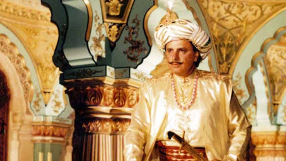 টেলিভিশনে এই সিরিজগুলির প্রত্যেকটির প্রযোজক ও পরিচালক ছিলেন সঞ্জয়। ‘দ্য সোর্ড অব টিপু সুলতান’-এ তিনি  ছিলেন মূল চরিত্র রূপায়ণেও। দর্শকদের পছন্দের প্রথম সারিতে ছিল টিপুর জীবনআখ্যান।