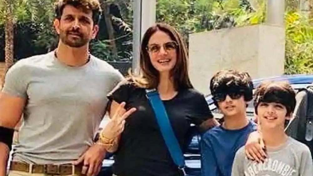 বলিউডের পাওয়ার কাপল হিসেবে পরিচিত হৃতিক-সুজানের বিচ্ছেদের কারণ হিসেবে স্পষ্ট করে কিছু জানা যায় না। দুই ছেলেকে নিয়ে স্বামীকে ছেড়ে চলে যান সুজান। তবে ছেলেদের স্বার্থে নিজেদের মধ্যে বন্ধুত্বপূর্ণ সম্পর্ক বজায় রেখেছন তাঁরা।