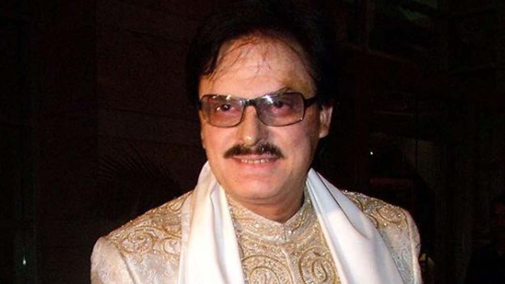 সঞ্জয় চেয়েছিলেন, ‘আবদুল্লা’ ছবির একটি অংশ আবার শুটিং করতে। কিন্তু জীনত জানিয়েছিলেন তিনি তাঁর সময় অন্য ছবির জন্য দিয়ে ফেলেছেন। সেখান থেকেই মতান্তরের সূত্রপাত। যার পরিণাম, সঞ্জয়ের প্রহারে রক্তাক্ত হয়ে পড়েছিলেন জীনত।