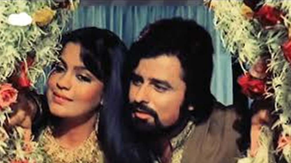 জীনতের অভিযোগ, শেষে এক হোটেলকর্মীর সাহায্যে সঞ্জয়ের হাত থেকে রেহাই পান তিনি। আট দিন হাসপাতালে চিকিৎসাধীন ছিলেন। অভিযোগ, সঞ্জয়ের হাতে নিগৃহীত হয়ে তাঁর ডান চোখে দৃষ্টিশক্তি বরাবরের জন্য দুর্বল হয়ে পড়ে।