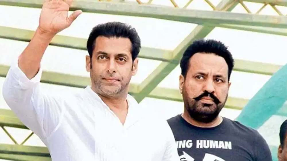 সলমনের নিরাপত্তারক্ষীরা তাঁকে অভিযোগ জানাতে বলেন। কিন্তু সলমন পুলিশের কাছে কোনও অভিযোগ জানাননি। পরিবর্তে তিনি নিজের নিরাপত্তারক্ষী বাড়িয়ে দুই থেকে ১৪ করে দেন।