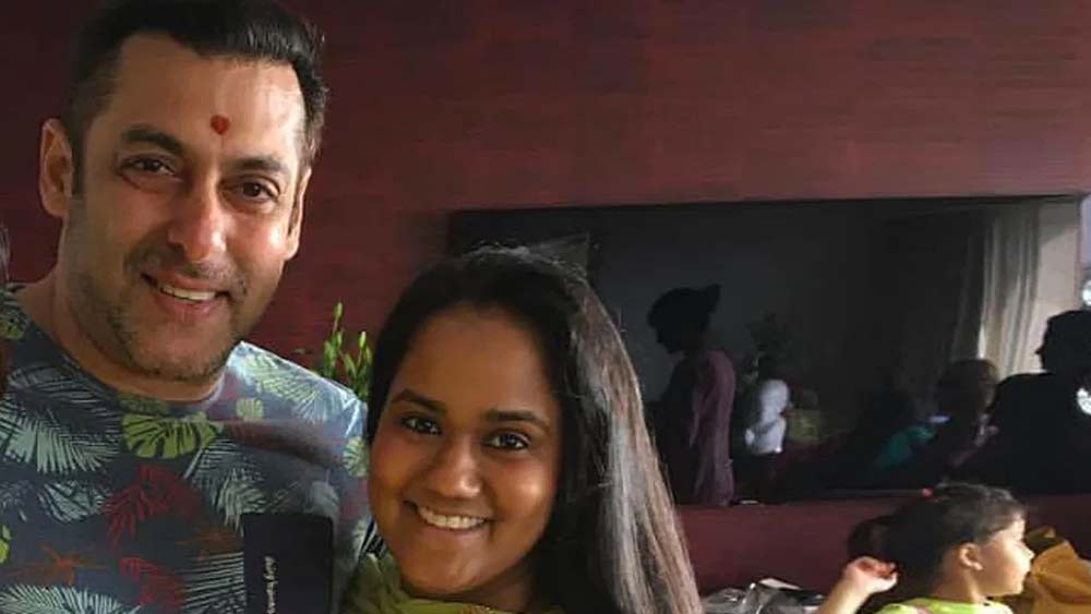 বছর পাঁচেক আগে বিভিন্ন পত্রপত্রিকায় প্রকাশিত এই খবর গুজব বলে উড়িয়ে দেন সলমনের বোন অর্পিতা। তাঁর দাবি, সলমন সে সময়ে নাইটক্লাবে যেতেন না। তিনি সঙ্গে ওয়ালেটও রাখেন না বলেই দাবি বোন অর্পিতার।